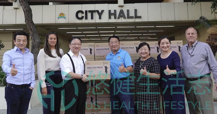 西科汶納華人協會攜手美國華人婦女聯合會向西科汶納市捐贈健康包