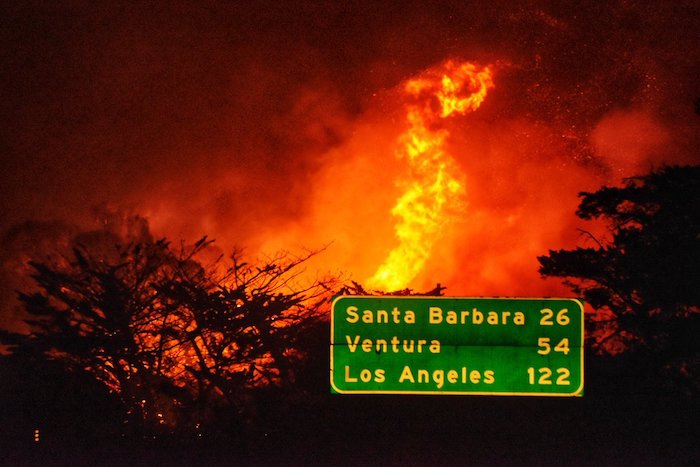 山火擴大至6000英畝    聖塔芭芭拉大撤離