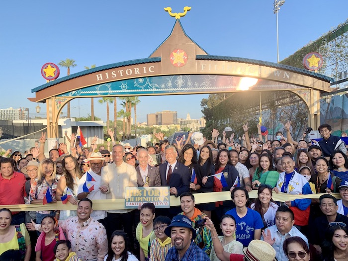 【亚太裔传统月】洛杉矶最新地标：菲律宾城东门正式揭幕