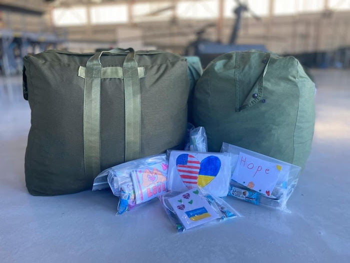 加州繼續向烏克蘭提供救援物資與野戰醫療站