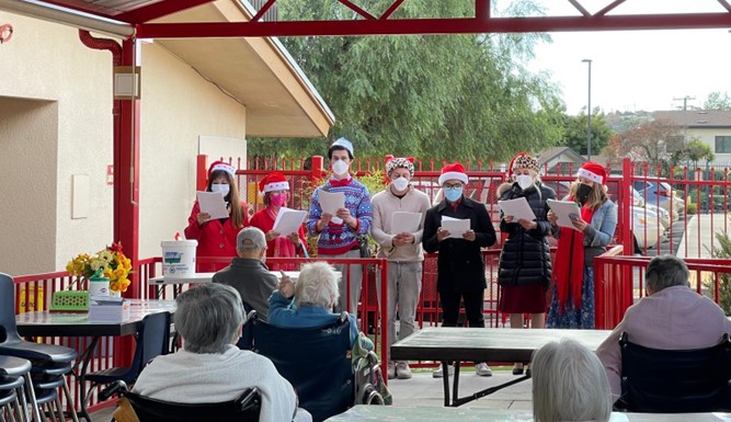 老外講中文俱樂部成員探訪聖谷養老院 獻唱聖誕歌