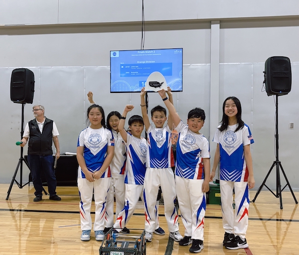 南加華裔小學生郭光恆等六人VEX機器人美國國家公開賽大放異彩