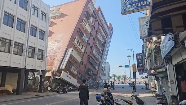台灣花蓮以南發生7.4級強烈地震